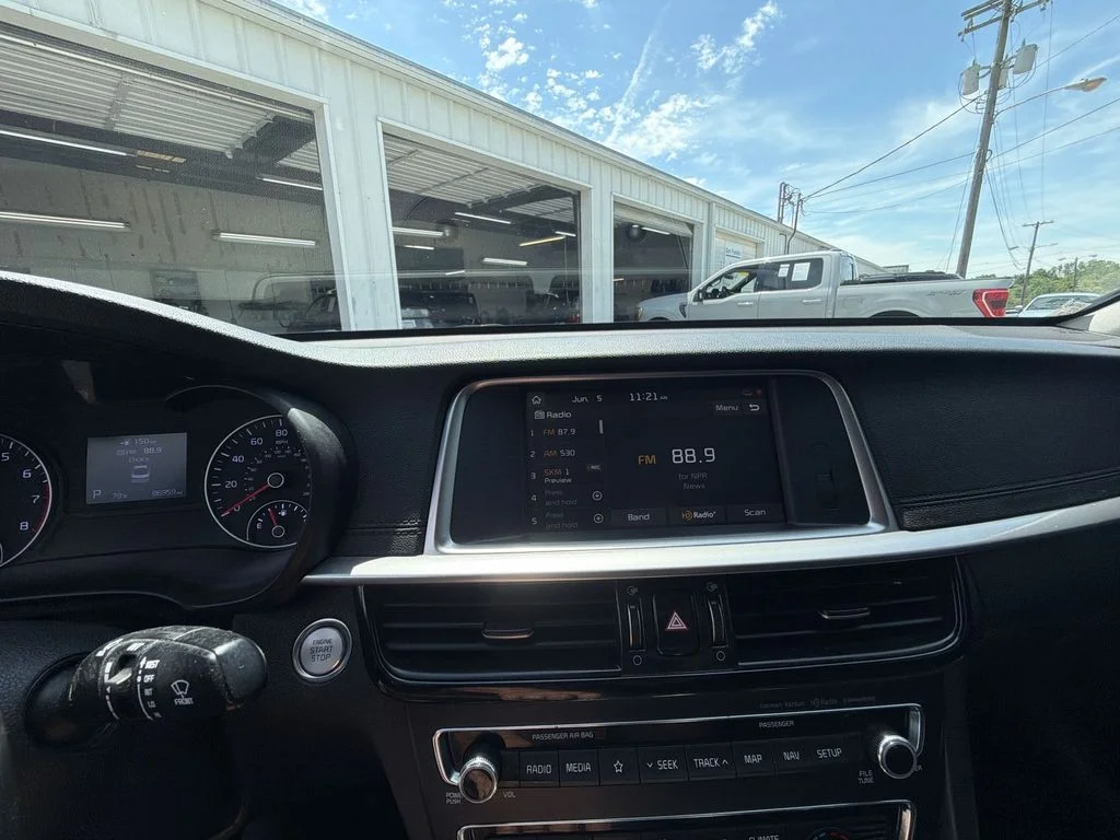 Used 2020 White Kia EX Premium image 16