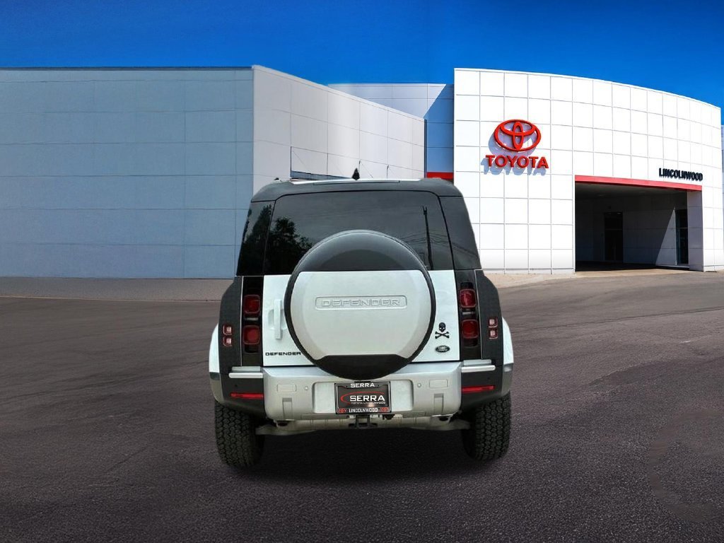 Used 2022 White Land Rover S image 9