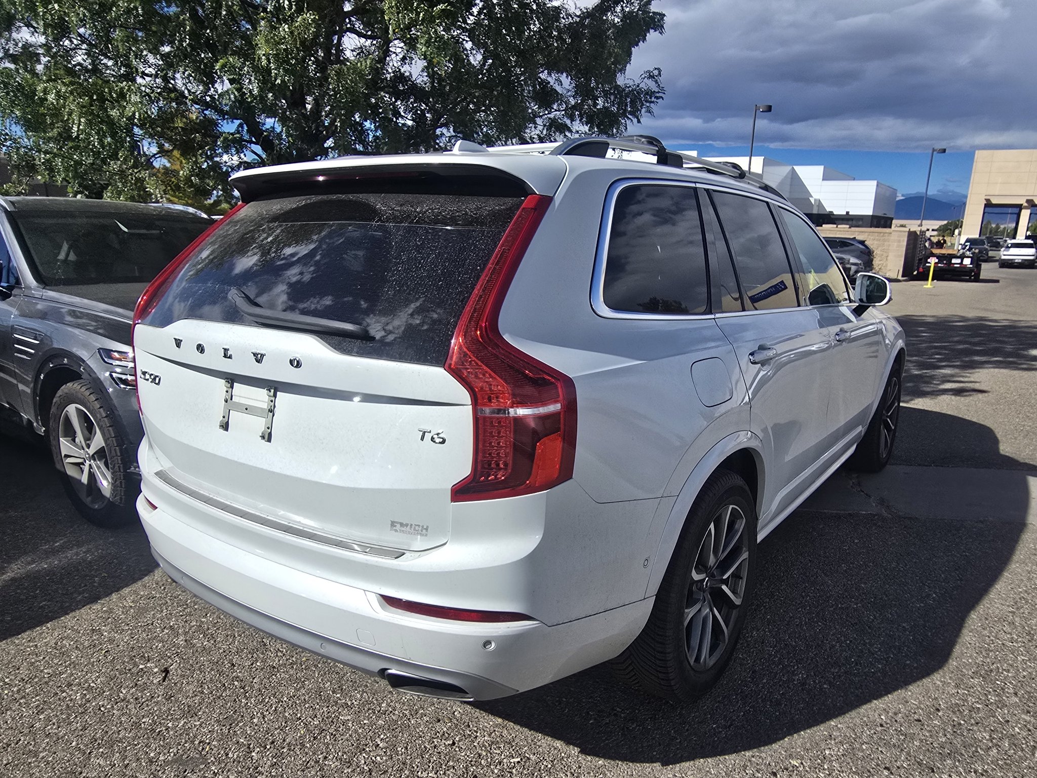 Used 2019 Crystal White Pearl Metallic Volvo Momentum image 14
