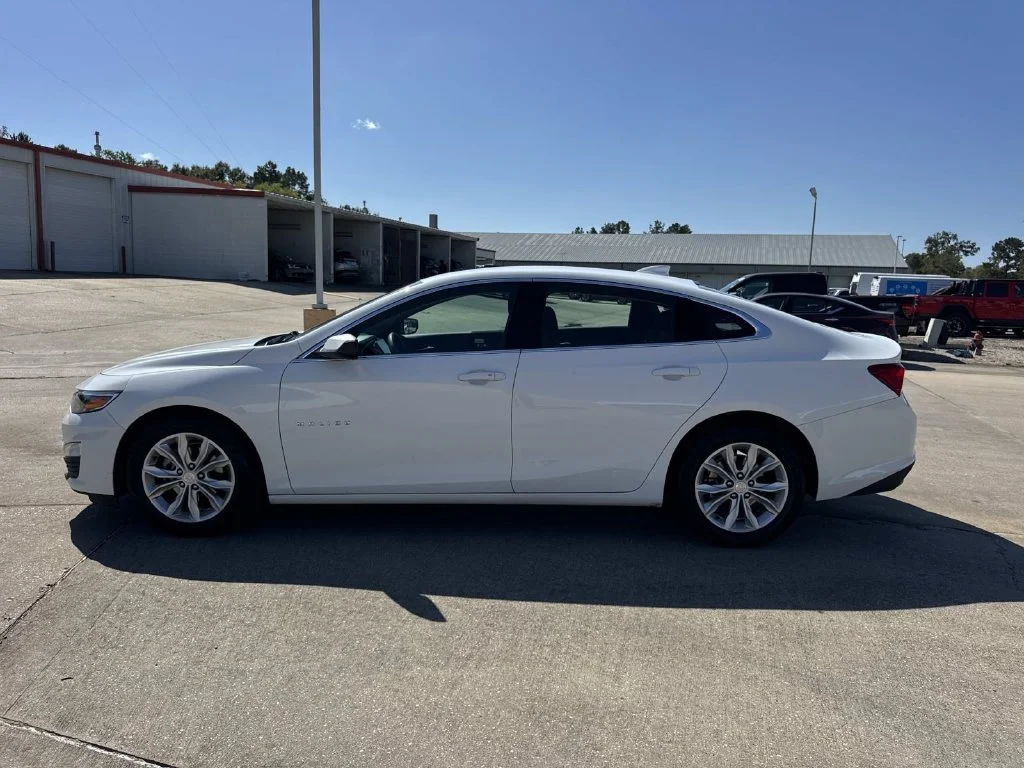 Used 2025 White Chevrolet LT image 13