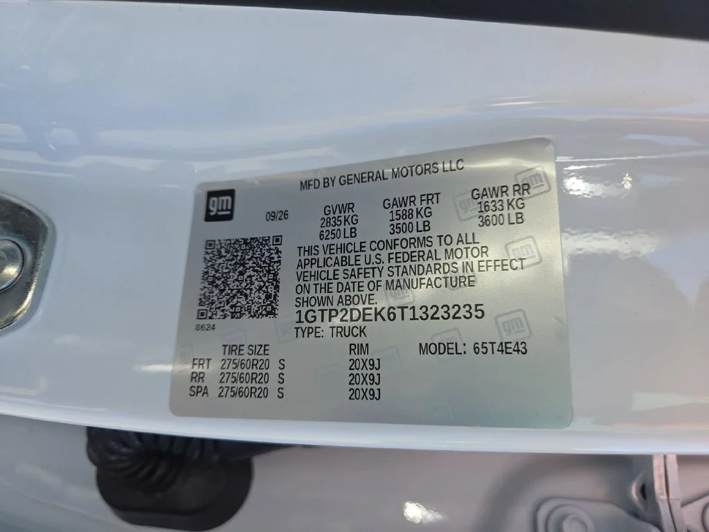 New 2026 White GMC AT4 image 23