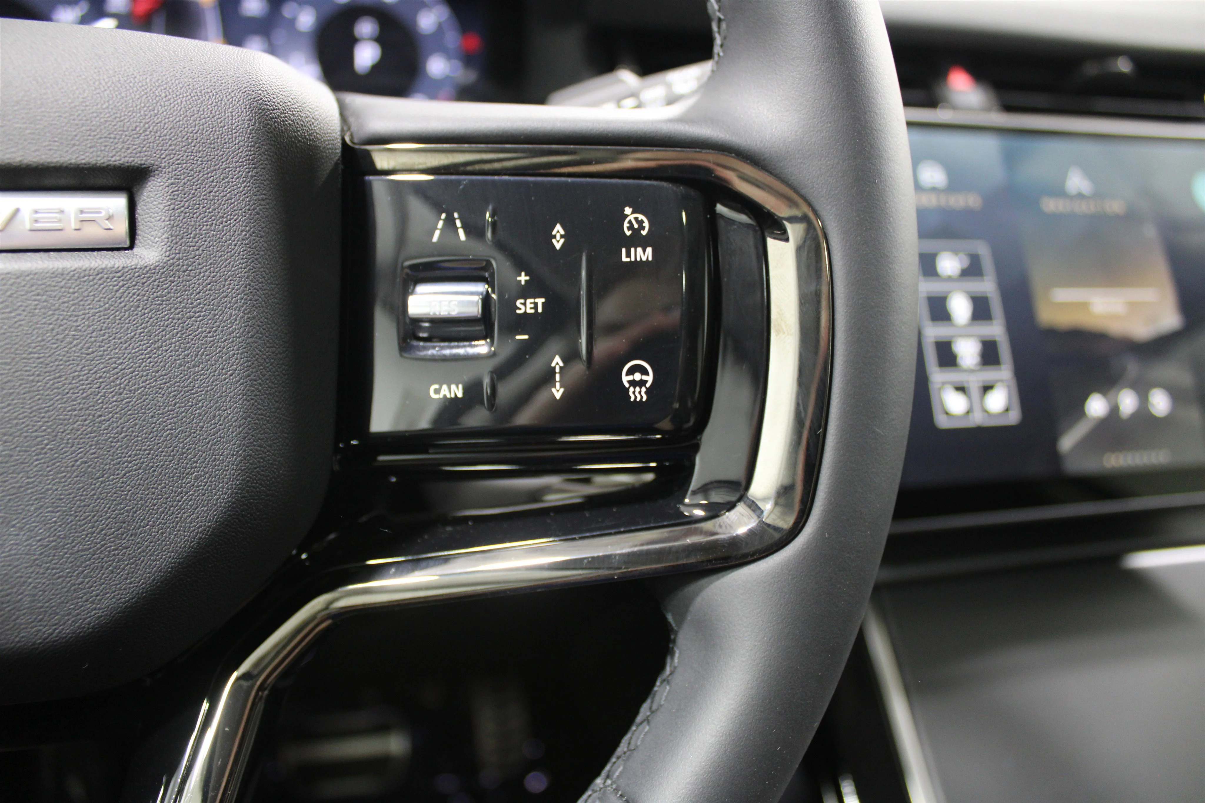 2024 Land Rover Range Rover Evoque Dynamic SE - Photo 10