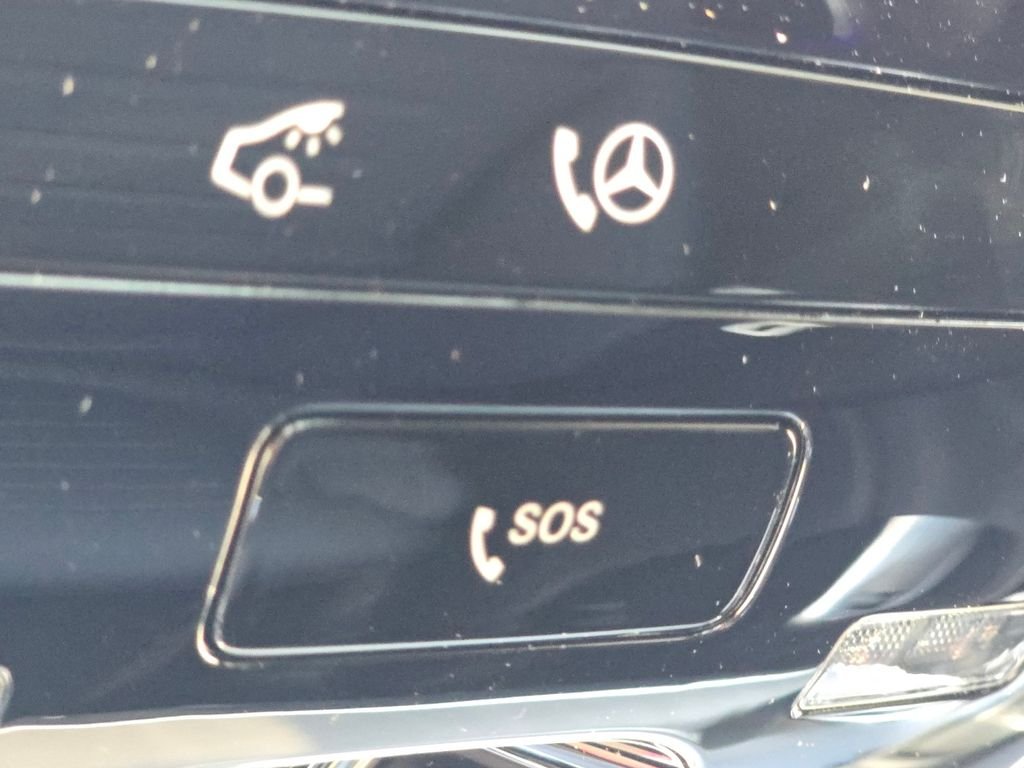 New 2026 Polar White Mercedes-Benz GLC 300 image 9