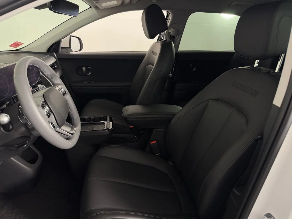 Used 2025 White Hyundai SEL image 22