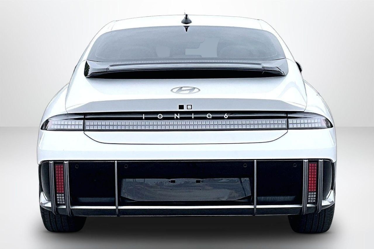 Used 2025 Serenity White Hyundai SEL image 7