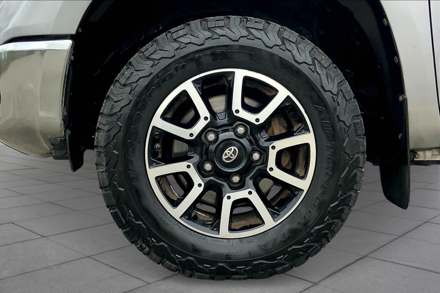 Used 2016 Silver Sky Metallic Toyota SR5 image 11