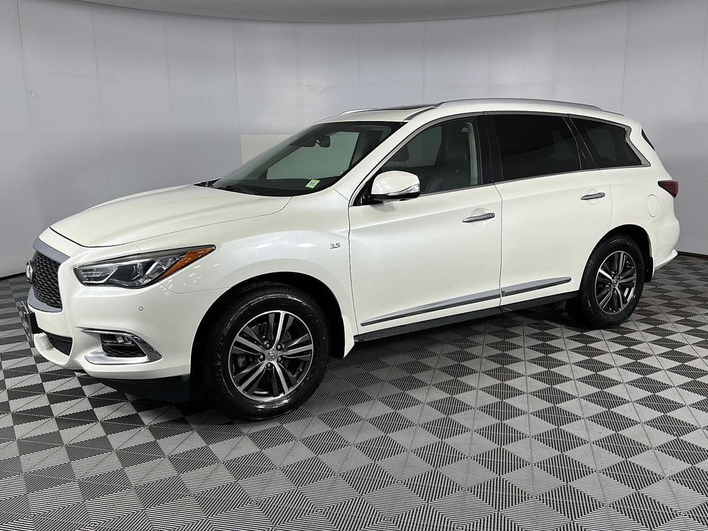 Used 2019 Majestic White INFINITI LUXE image 19