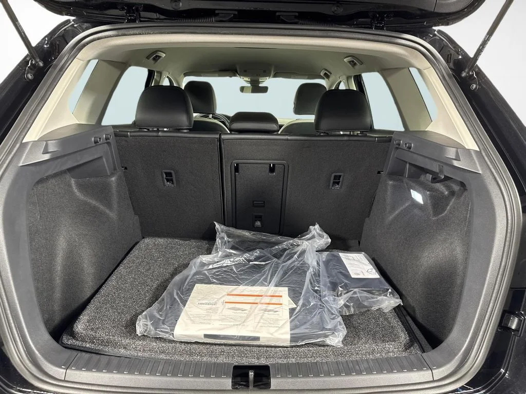 New 2026 Black Volkswagen 1.5T SE image 11