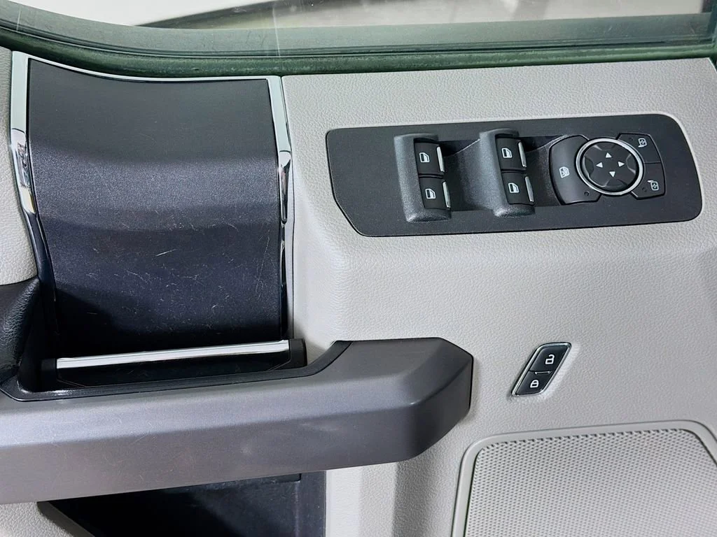 Used 2020  Ford XL image 17