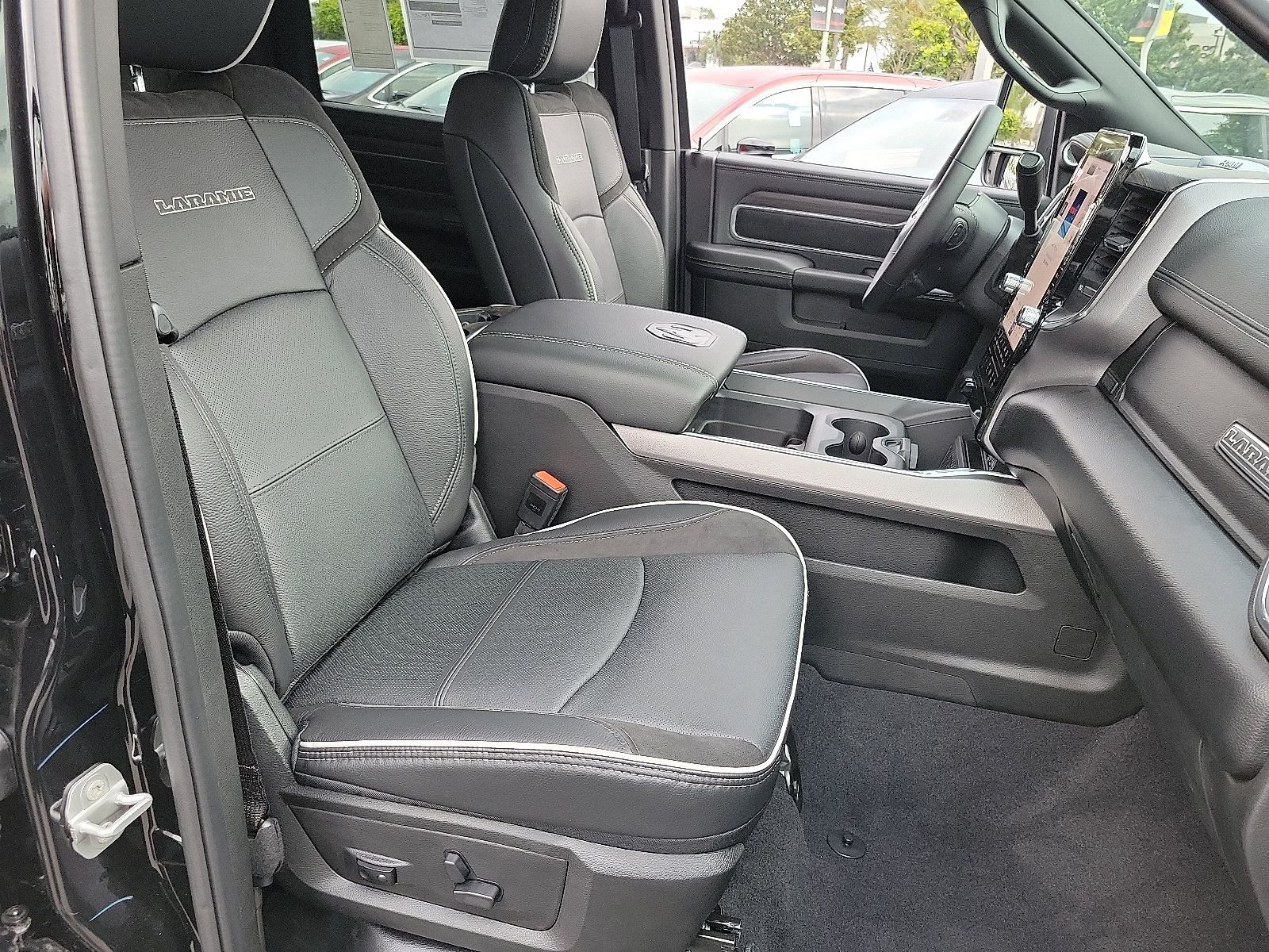 2026 RAM 2500 Laramie - Photo 18