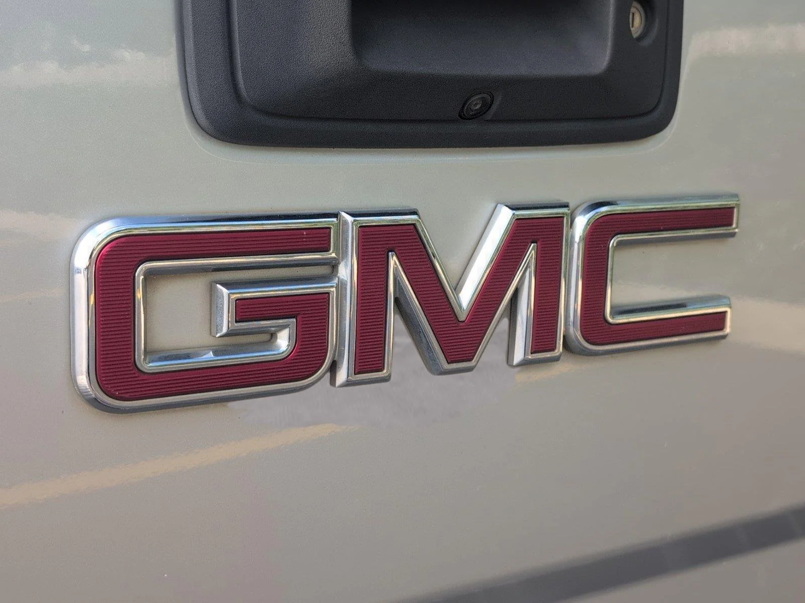 Used 2018 Quicksilver Metallic GMC SLT image 33