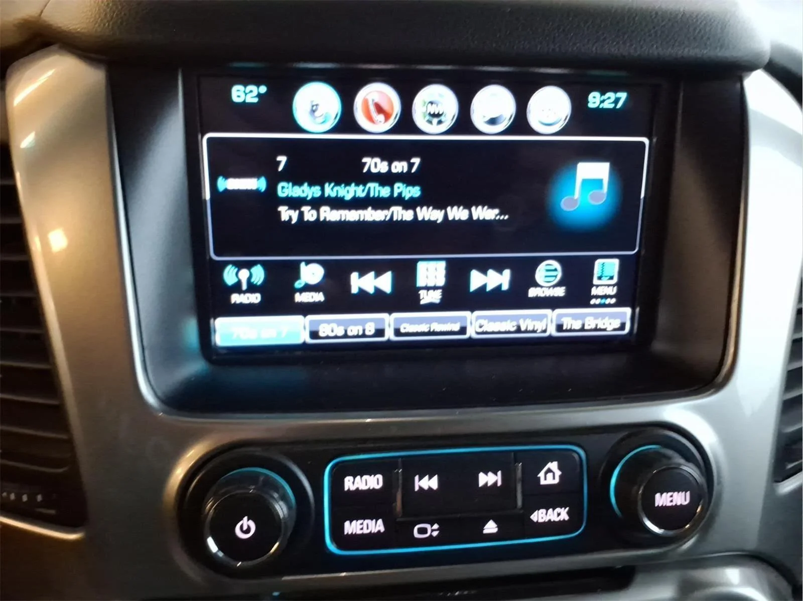 Used 2020 SUMMIT WHITE Chevrolet LT image 23