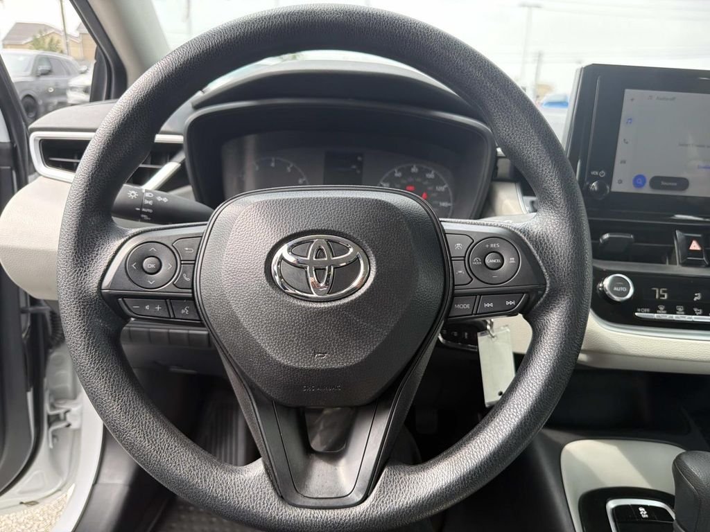 Used 2025 White Toyota LE image 24