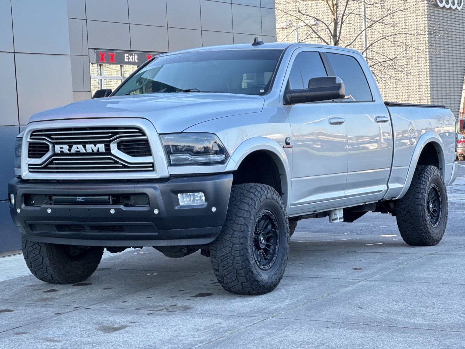 Used 2018 Bright Silver Clearcoat Metallic Ram Laramie image 7