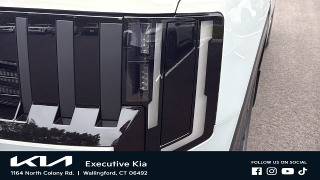 New 2027 Ivory Silver Kia S image 7