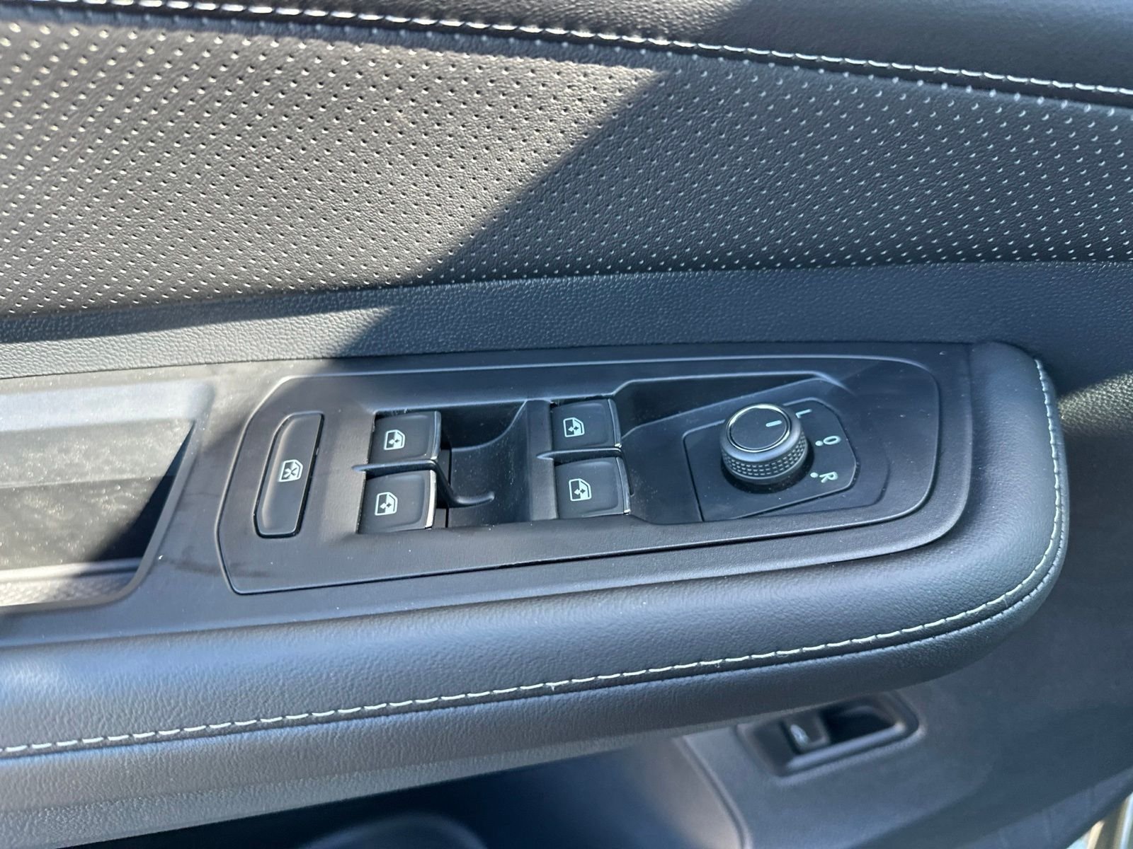 New 2026 Green Volkswagen 2.0T SE w/Technology image 18