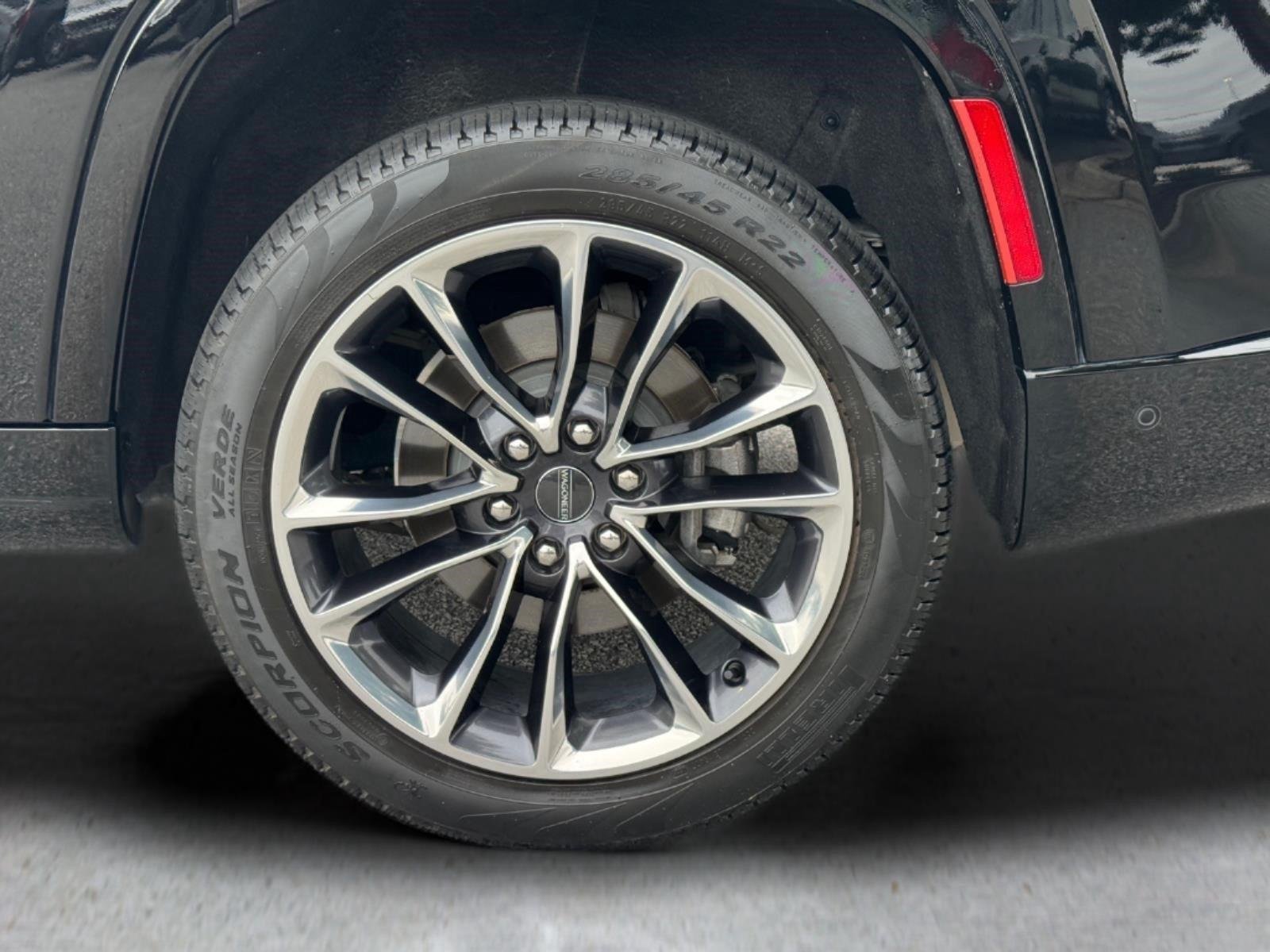 Used 2023 Diamond Black Crystal Pearlcoat Jeep Series III image 9
