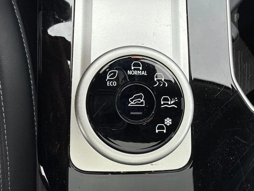 Used 2025 Alloy Silver Metallic Mitsubishi SEL image 17