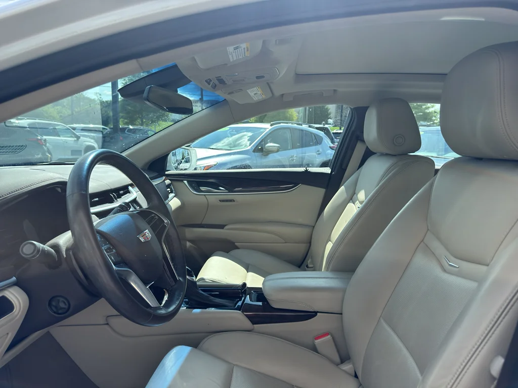 Used 2016 CRYSTAL WHITE TRICOAT Cadillac Luxury Collection image 9