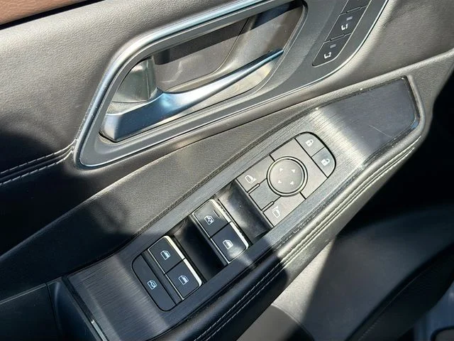 Used 2022 Gray Nissan Platinum image 19