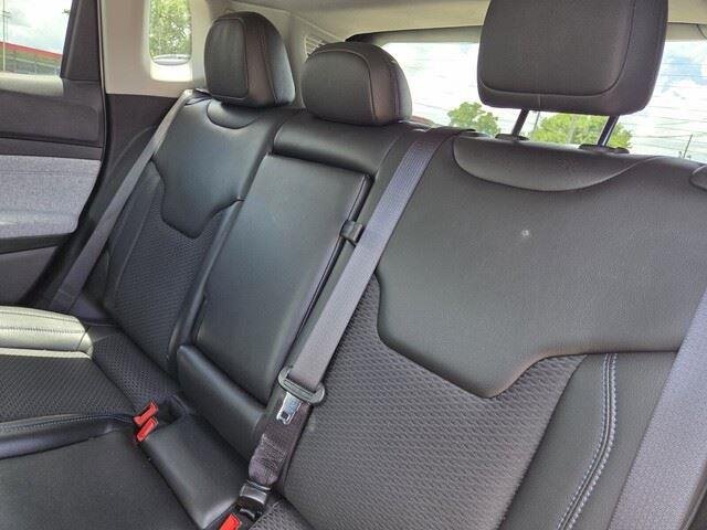 Used 2022 Bright White Clearcoat Jeep Latitude image 23