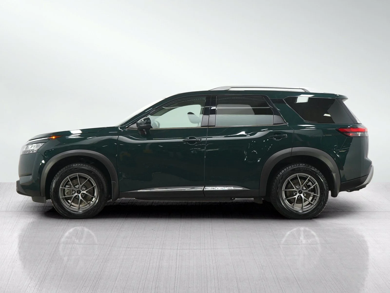 Used 2024 Nissan Pathfinder Platinum with VIN 5N1DR3DF1RC287606 for sale in Burnsville, Minnesota