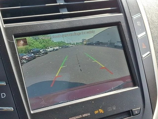 Used 2019 Red Lincoln Reserve image 18