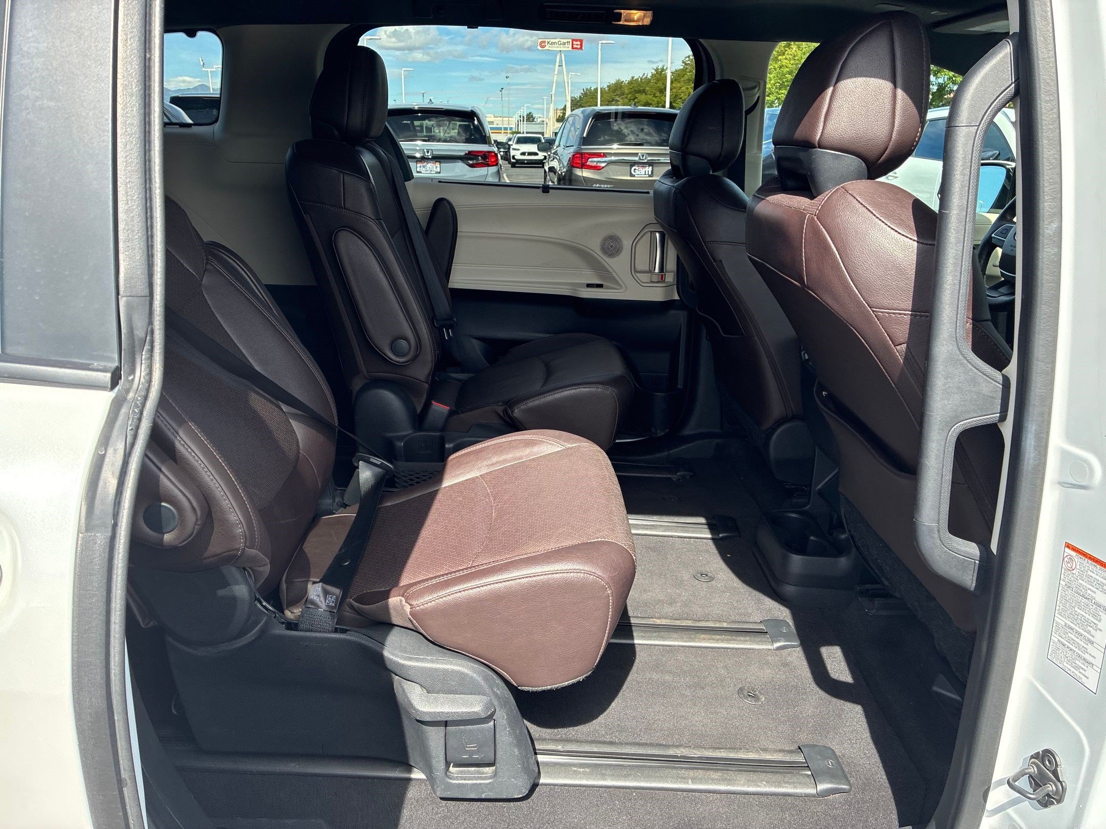 Used 2023 Ice Cap Toyota Platinum image 29