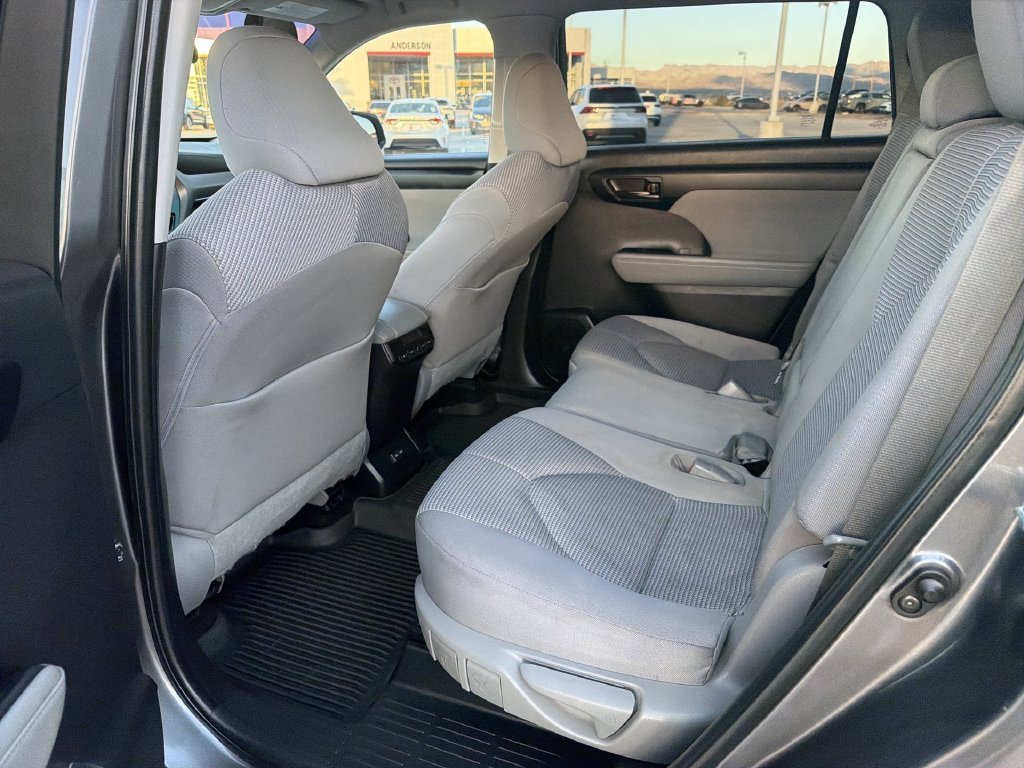 2023 Toyota Highlander L - Photo 29