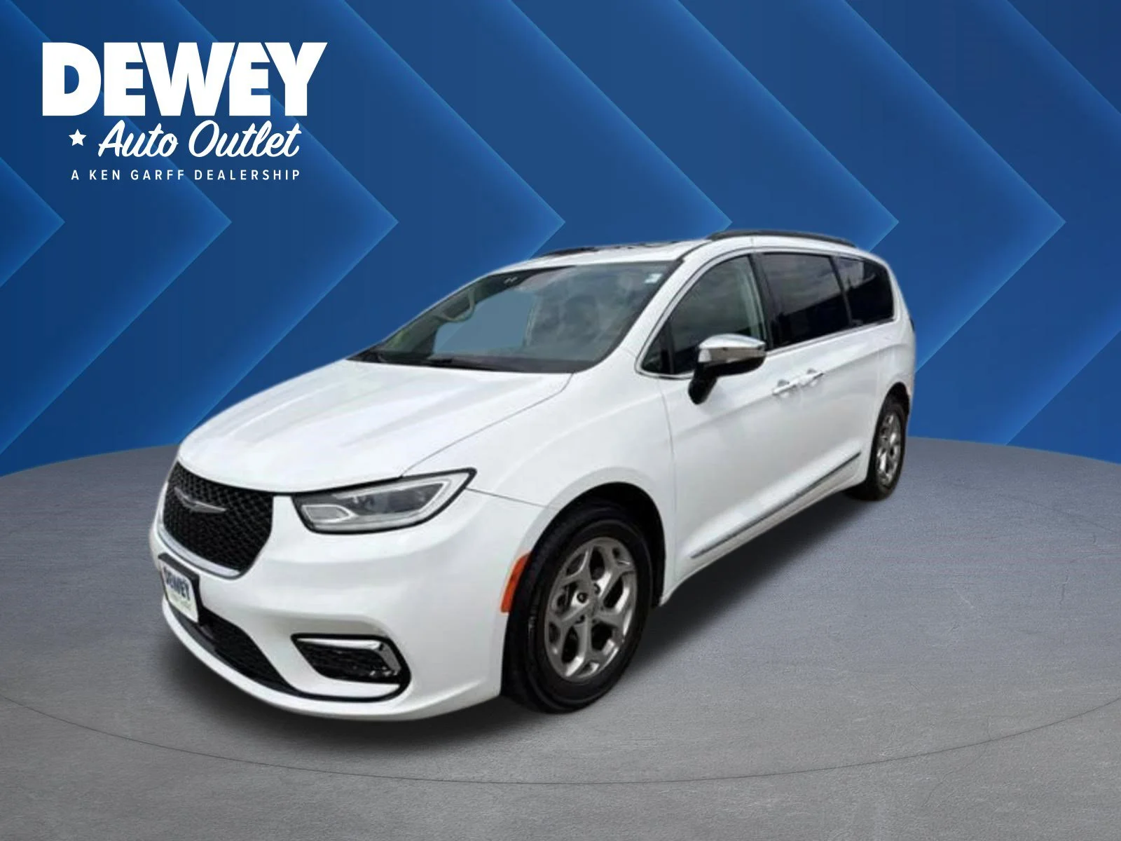 2023 Chrysler Pacifica Limited's photo