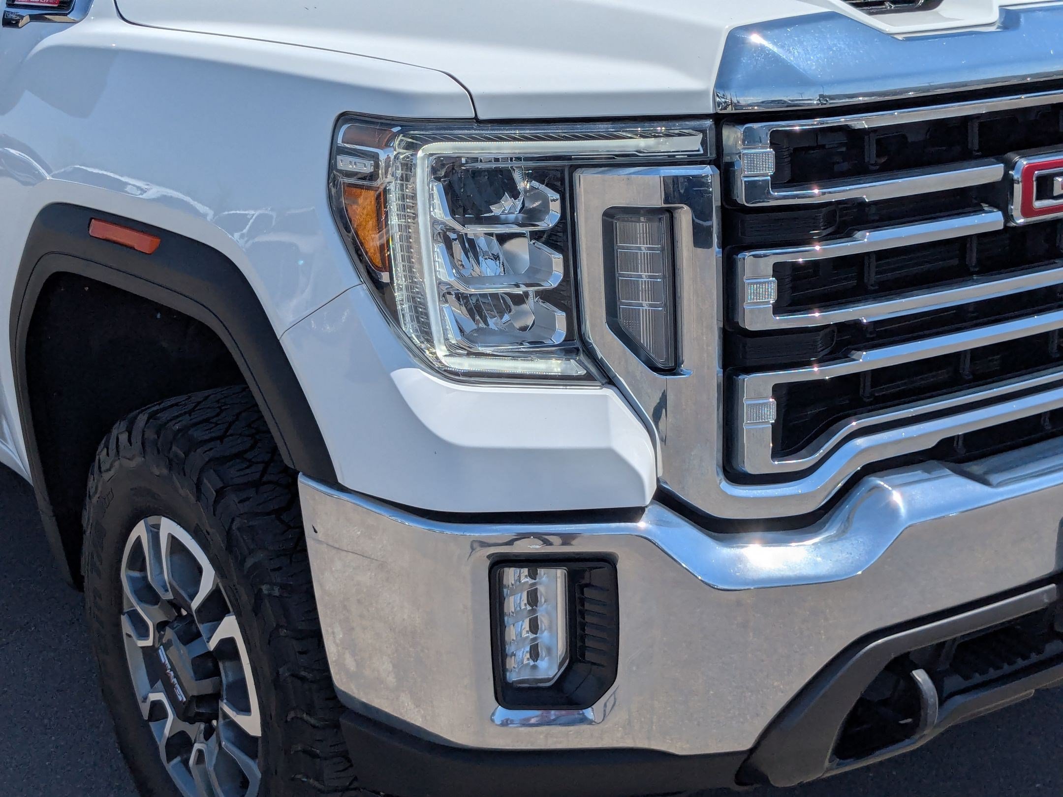 Used 2023 SUMMIT WHITE GMC SLT image 10