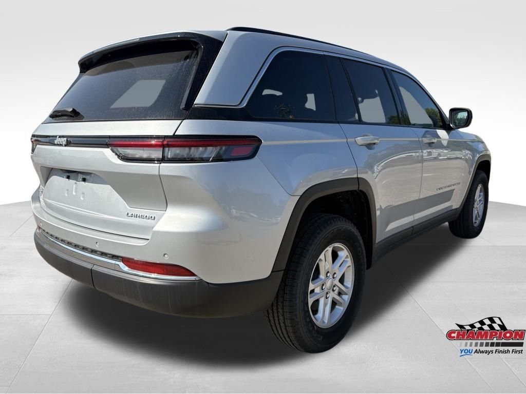2024 Jeep Grand Cherokee Laredo photo 4