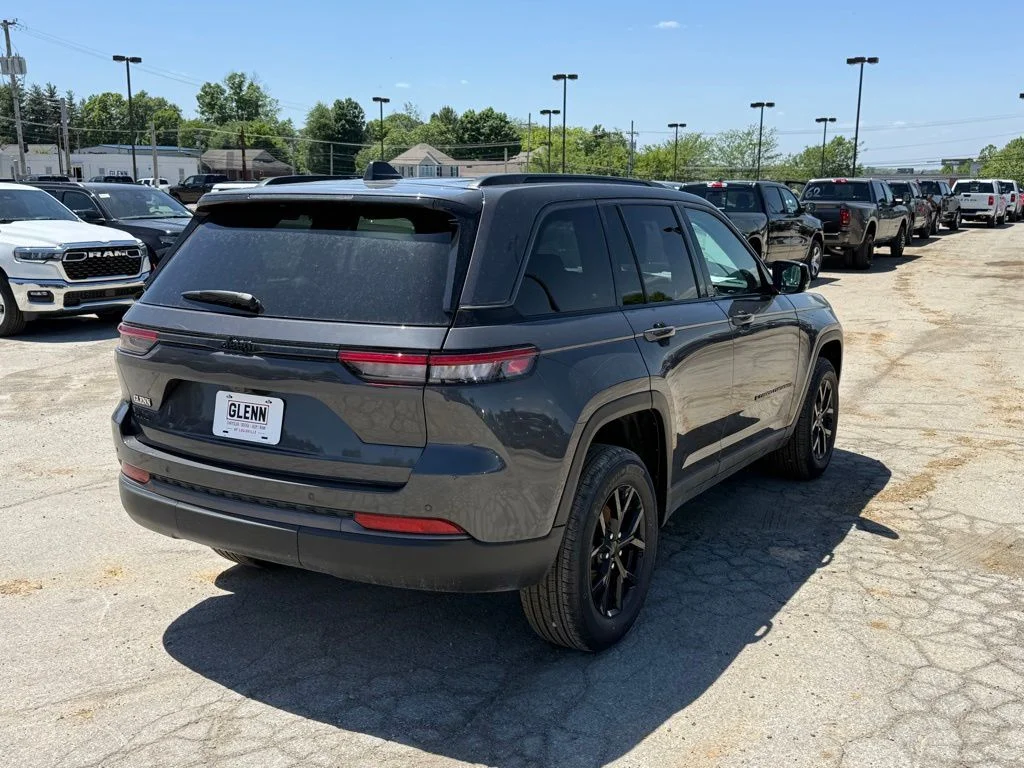 New 2026 Baltic Gray Metallic Clear-Coat Exterior Paint Jeep Altitude image 6
