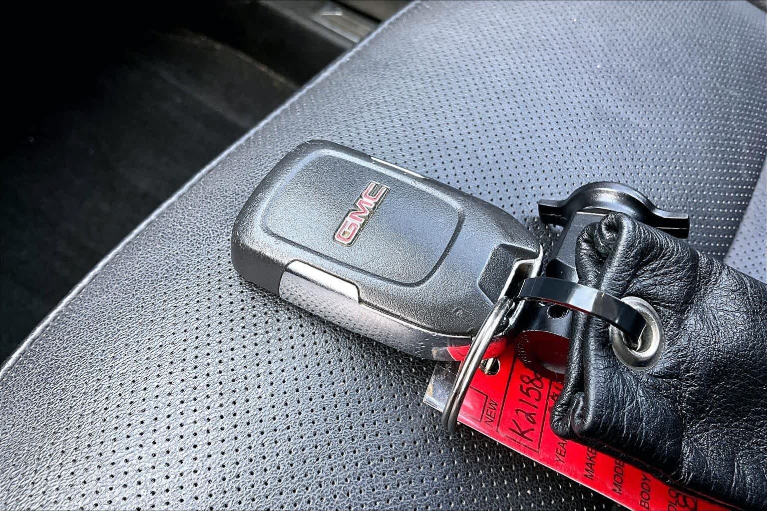 Used 2019 Iridium Metallic GMC Denali image 15
