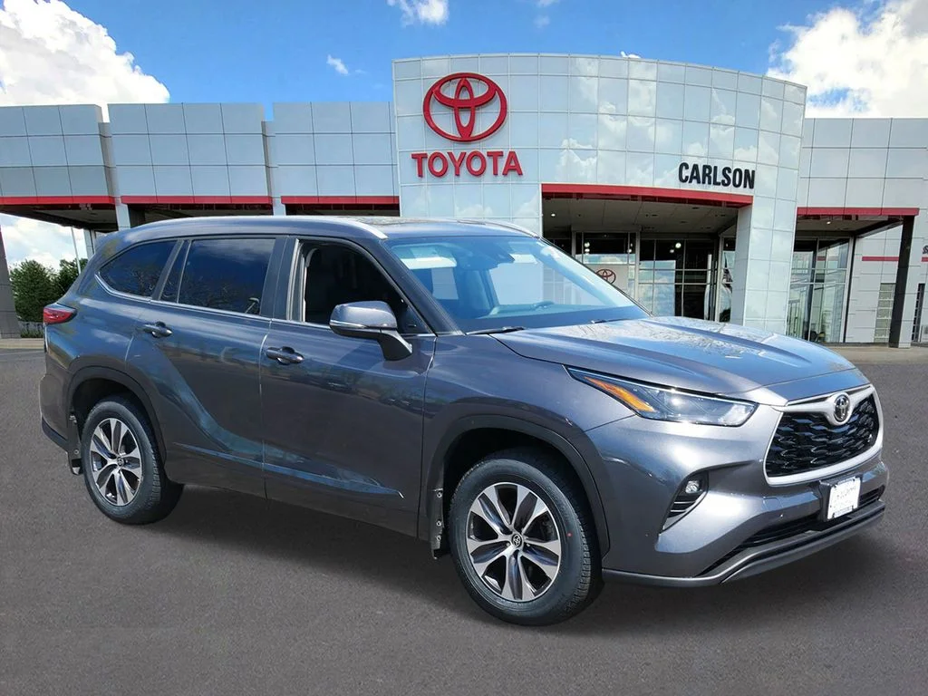 Used 2023 Toyota Highlander XLE with VIN 5TDKDRBH9PS000073 for sale in Minneapolis, Minnesota