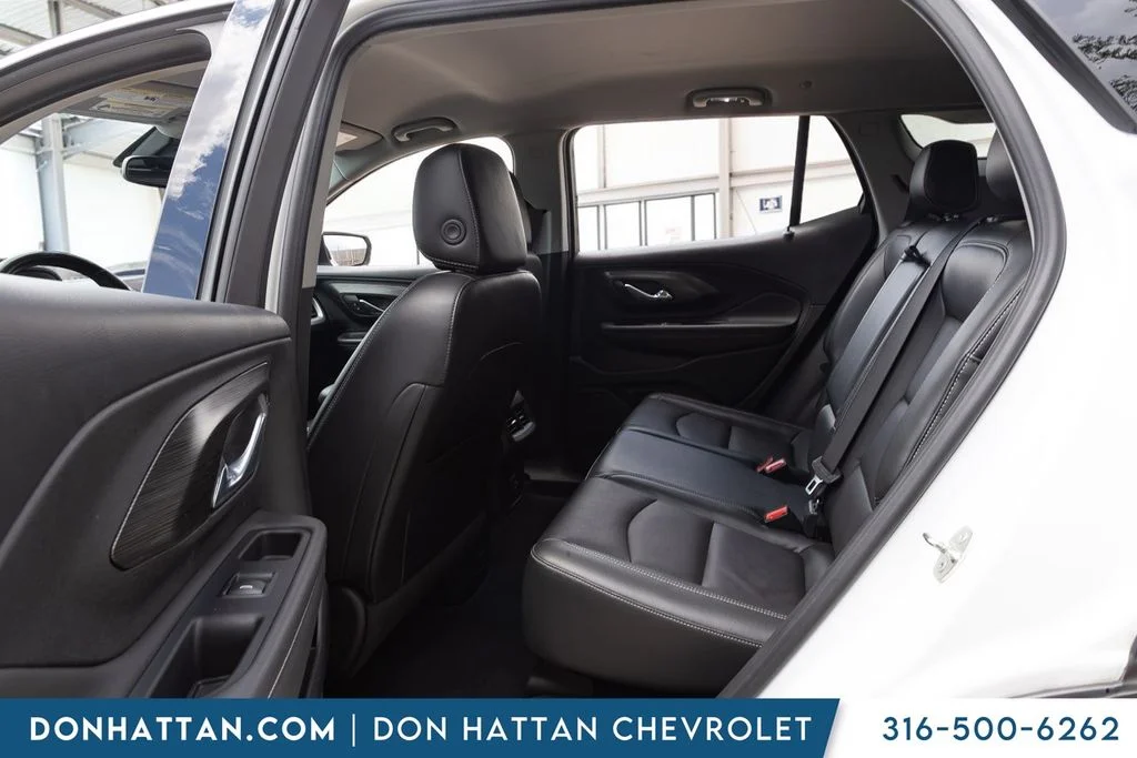 Used 2023 White GMC SLT image 17