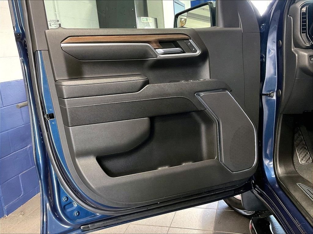 Used 2023 Blue Chevrolet LT image 9