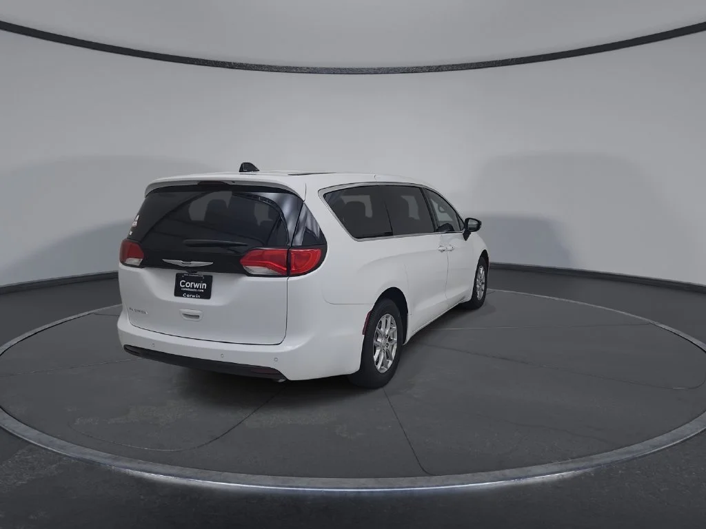 New 2027 Bright White Clear-Coat Paint Chrysler LX image 13