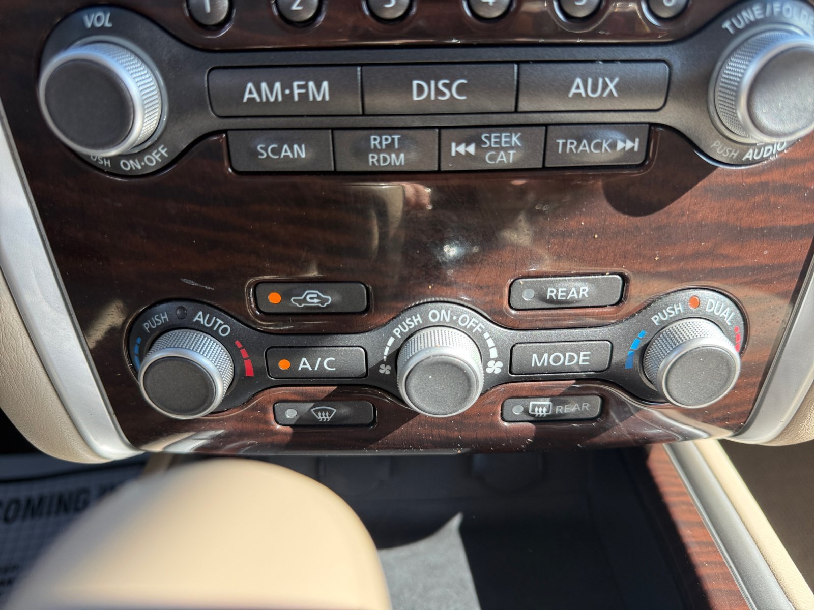 Used 2013 Arctic Blue Metallic Nissan SL image 13