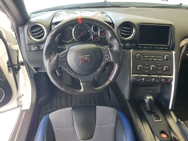 Used 2014 White Nissan Track Edition image 12