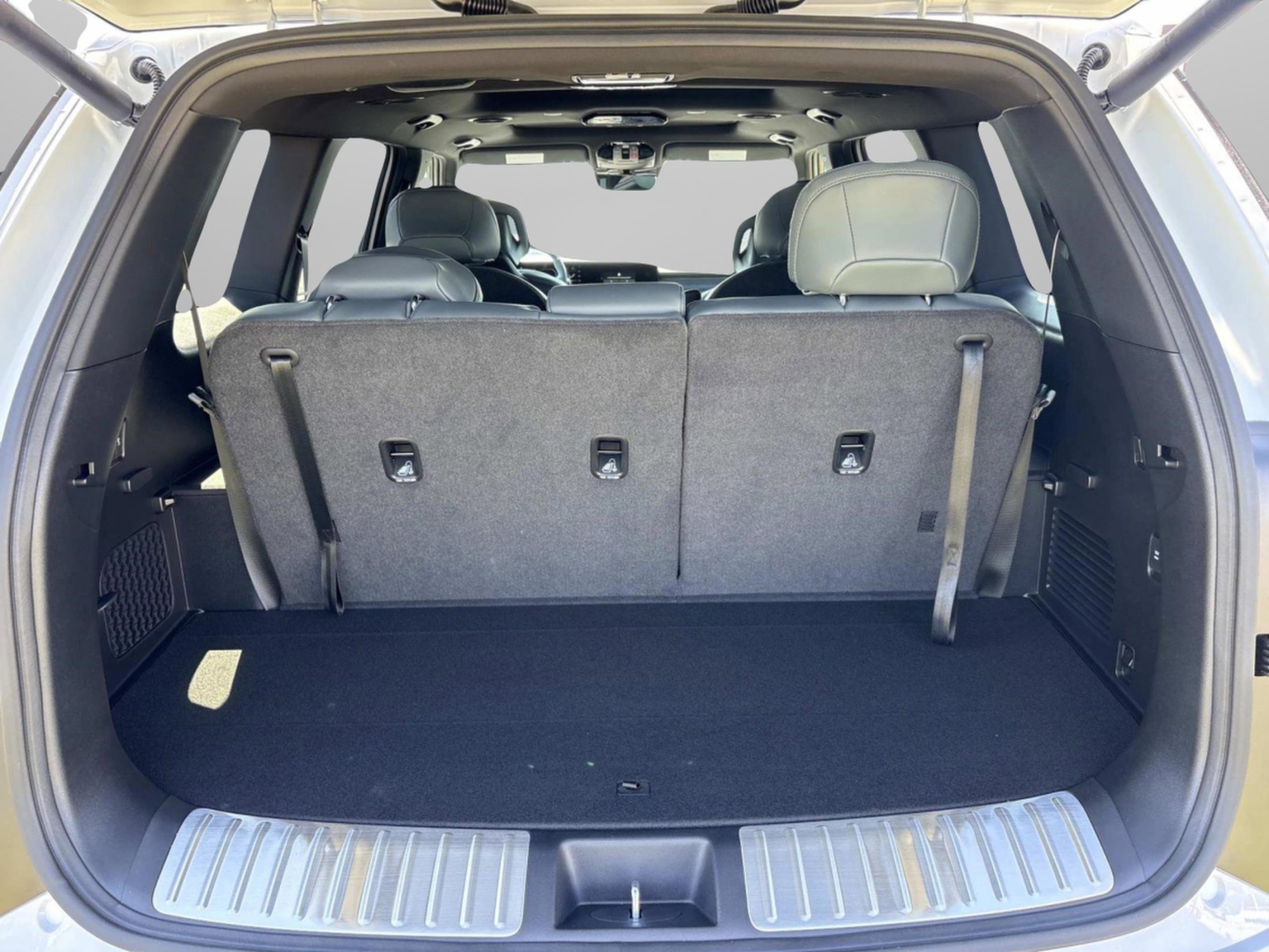New 2027 Glacial White Pearl Kia X-Line SX image 11