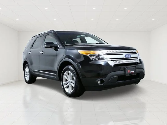 Used 2012 Black Ford XLT image 1