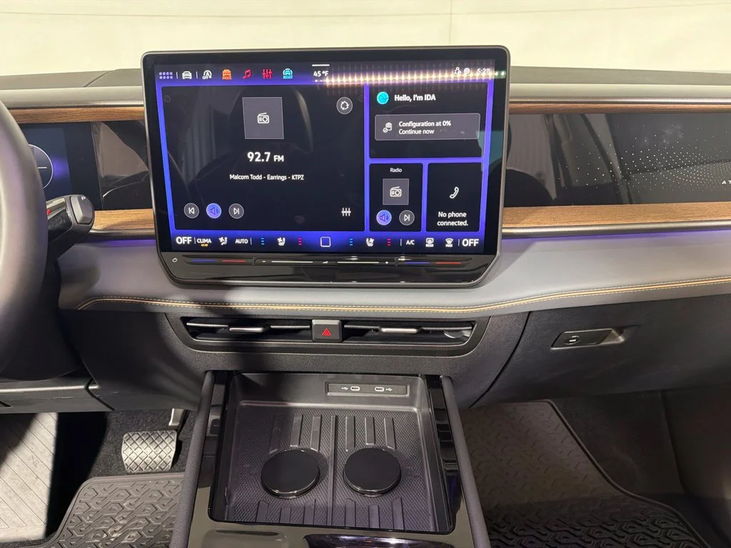New 2027 Beige/tan Volkswagen SE w/Technology image 15