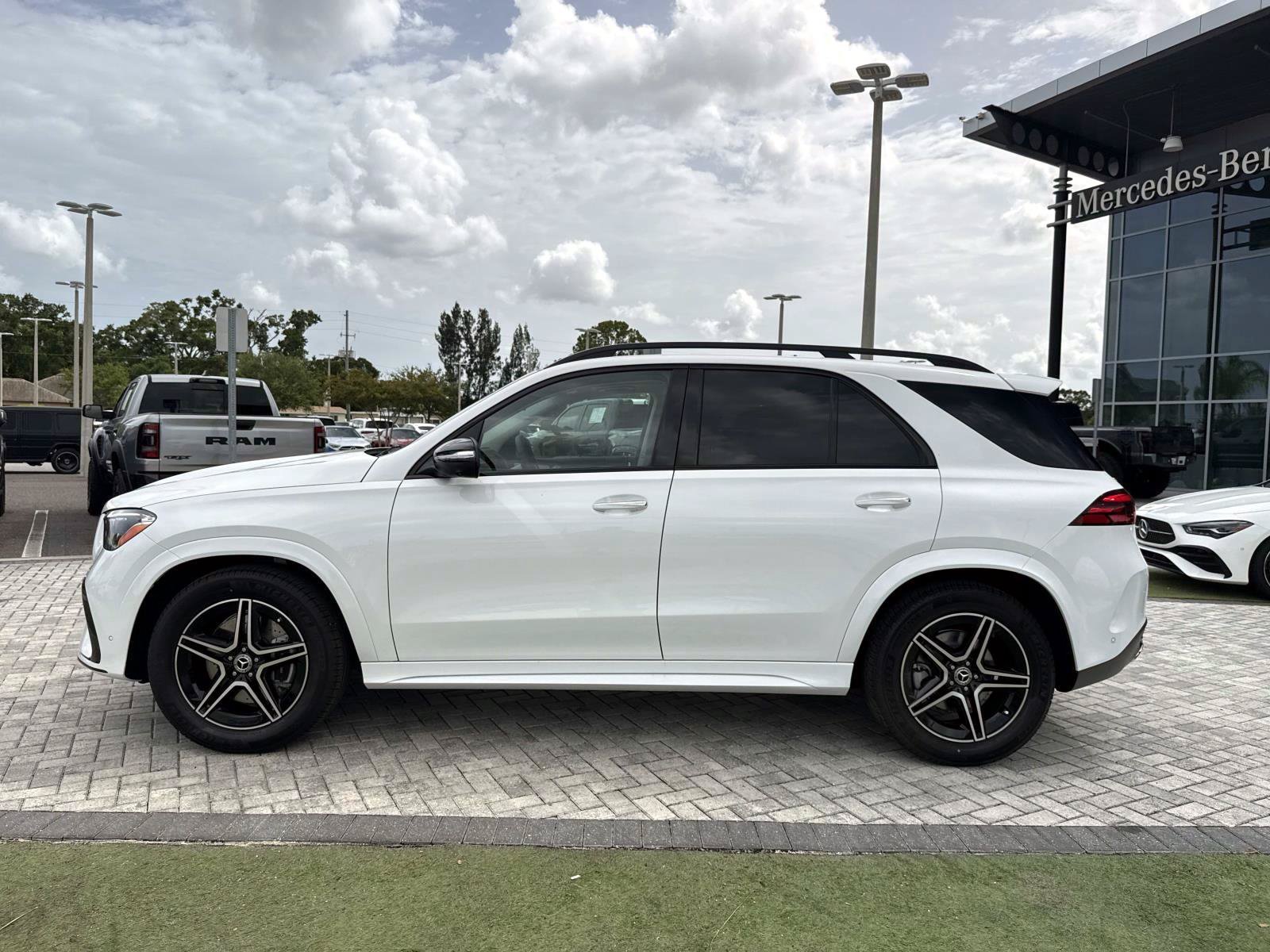 New 2026 Moonlight White Mercedes-Benz 350 4MATIC® SUV image 3