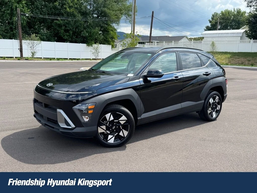 Used 2025 Black Hyundai SEL Convenience image 1