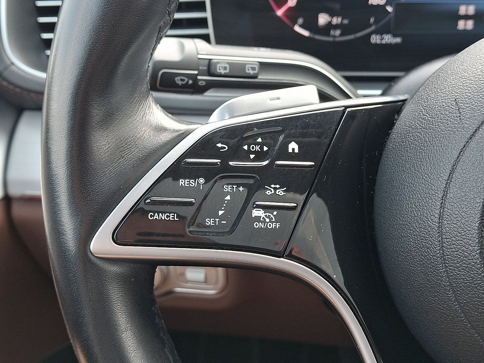 Used 2025 Black - 040 Mercedes-Benz 4MATIC® image 22
