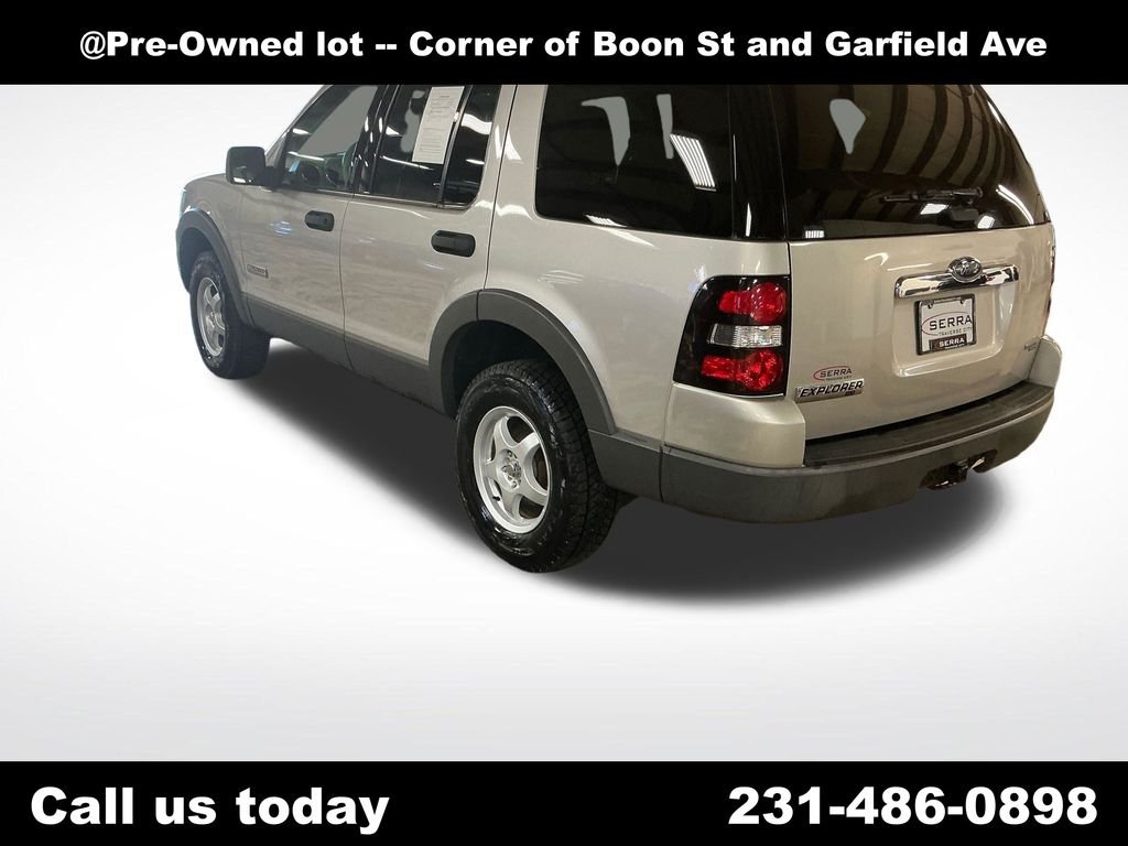 Used 2006 Silver Ford XLT image 3