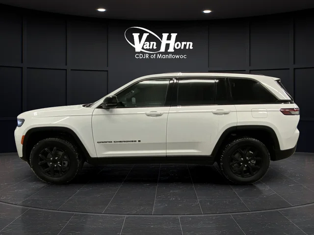 New 2026 Bright White Clear-Coat Exterior Paint Jeep Altitude image 13