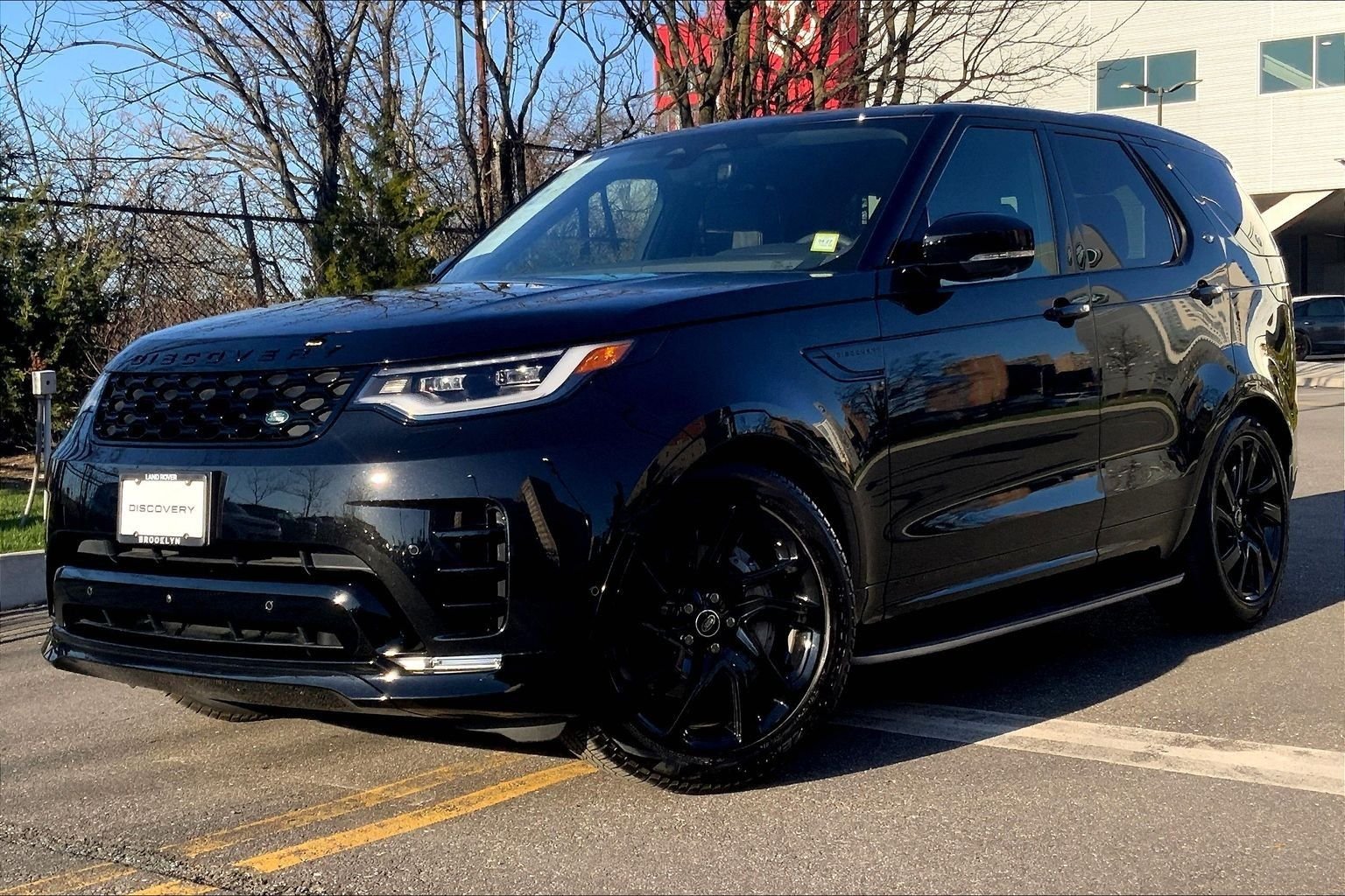 2025 Land Rover Discovery P300 Dynamic SE's photo