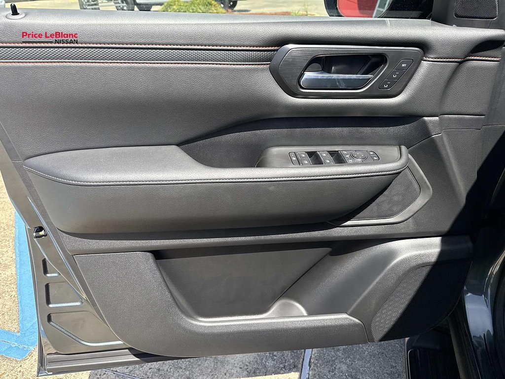 New 2026 Alpine Metallic / Super Black Two-tone Nissan PRO-4X® image 12